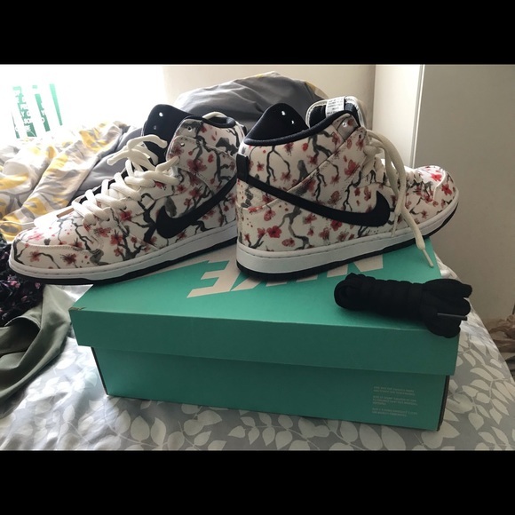 nike sb dunk high cherry blossom